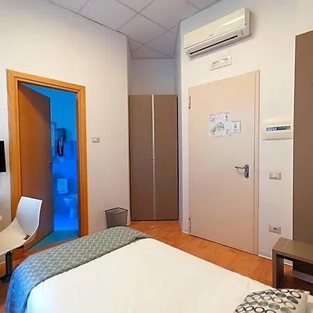 Albina Hotel *
