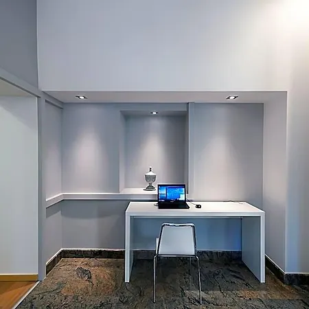 Albina Hotel *