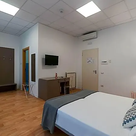 Albina Hotel *