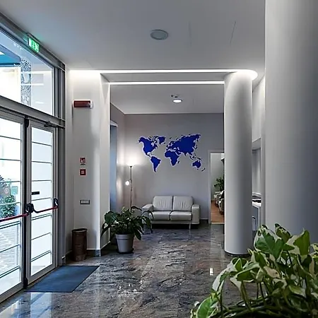 Albina Hotel *
